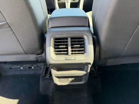 Used 2024 Volkswagen Taos SE image 23