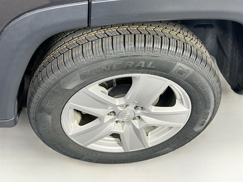 Used 2022 Jeep Compass Latitude image 27