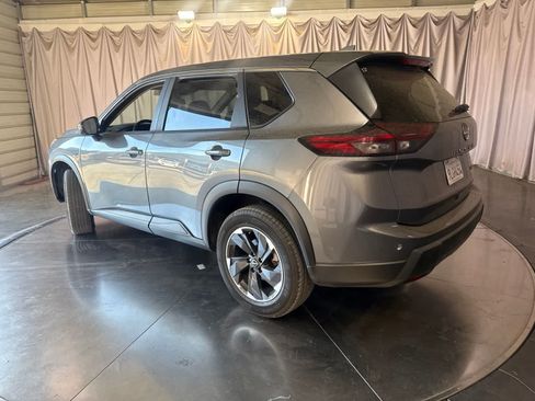 Used 2024 Nissan Rogue SV FWD image 7