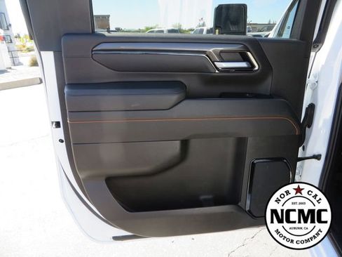Used 2025 GMC Sierra 2500 AT4 AWD/4WD image 38