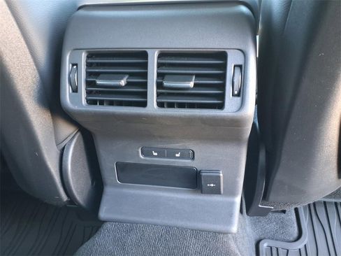 Used 2022 Land Rover Range Rover Velar R-Dynamic S image 17