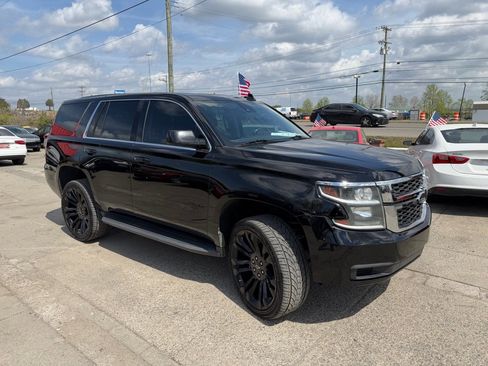 Used 2017 Chevrolet Tahoe LT w/ Luxury Package AWD/4WD image 4
