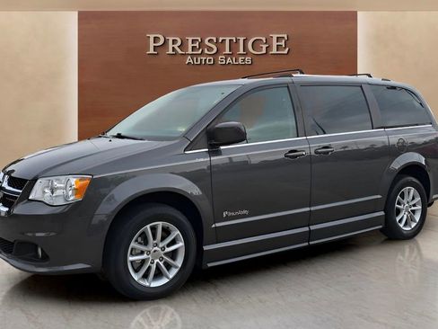 Used 2020 Dodge Grand Caravan SXT image 24