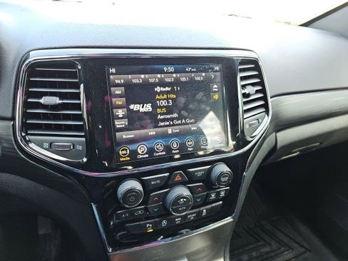 Used 2020 Jeep Grand Cherokee Altitude image 21