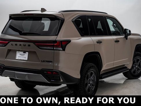 Used 2025 Lexus LX 700h Overtrail image 11