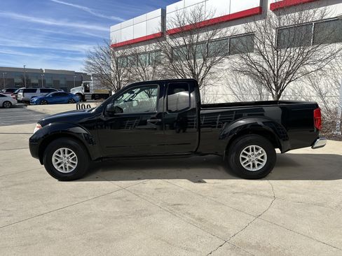 Used 2017 Nissan Frontier SV image 9