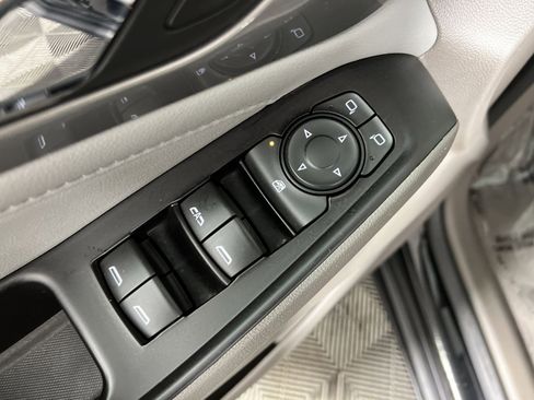 Used 2020 Chevrolet Traverse LT FWD image 13