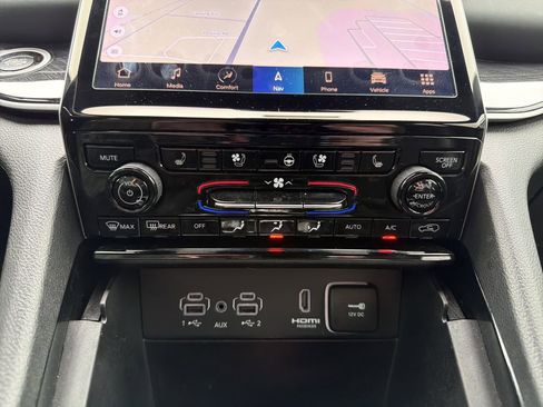 Used 2022 Jeep Grand Cherokee Trailhawk image 19