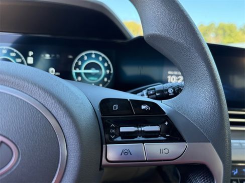 Used 2024 Hyundai Elantra SEL image 19