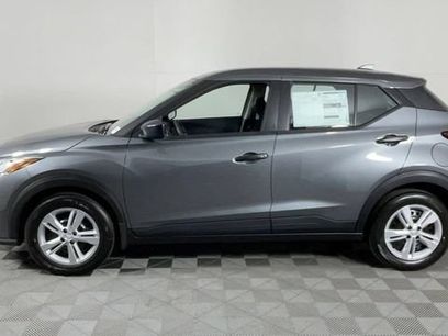 New 2025 Nissan Kicks Play S