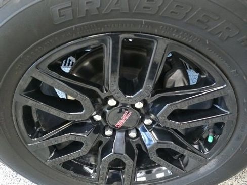 Used 2024 GMC Sierra 1500 Elevation image 28