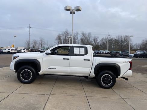 Used 2025 Toyota Tacoma SR5 image 6