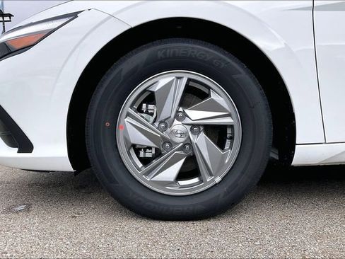 New 2026 Hyundai Elantra SE FWD image 12