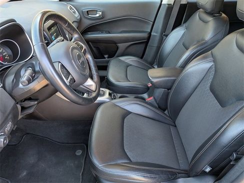 Used 2019 Jeep Compass Latitude image 12