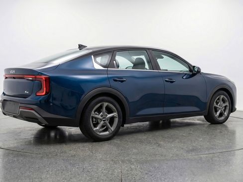 Used 2025 Kia K4 LXS image 9