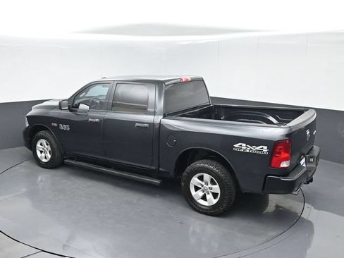 Used 2018 RAM 1500 Express AWD/4WD image 40