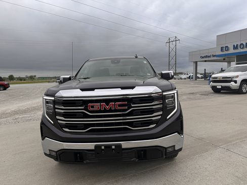 Used 2025 GMC Sierra 1500 SLT image 8