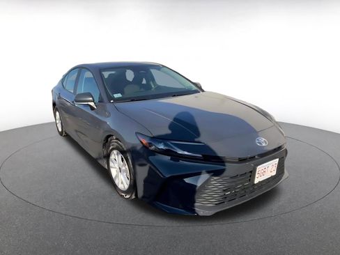 Used 2025 Toyota Camry LE image 2