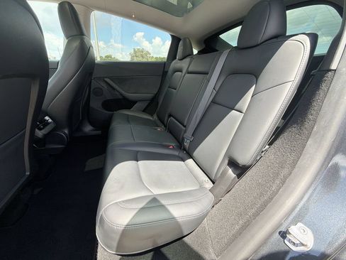 Used 2024 Tesla Model Y Long Range AWD/4WD image 29