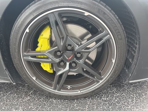 Used 2021 Chevrolet Corvette Stingray Premium Conv w/ Z51 Performance Package image 16