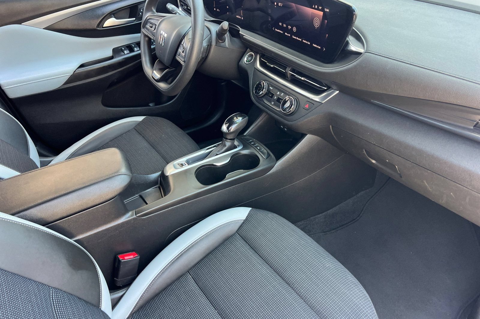 Used 2024 Buick Envista Preferred w/ Advanced Safety Package FWD image 20