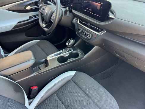 Used 2024 Buick Envista Preferred w/ Advanced Safety Package FWD image 20