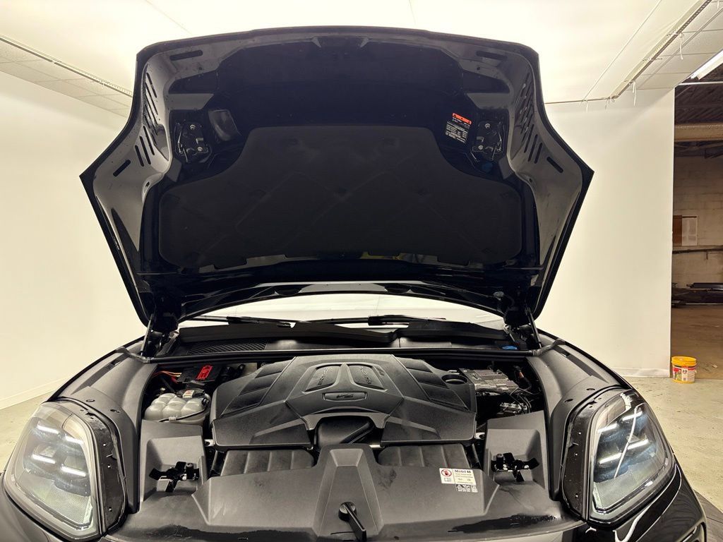 Certified 2024 Porsche Cayenne AWD/4WD image 13