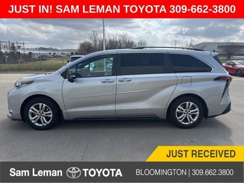 Used 2023 Toyota Sienna XSE image 1