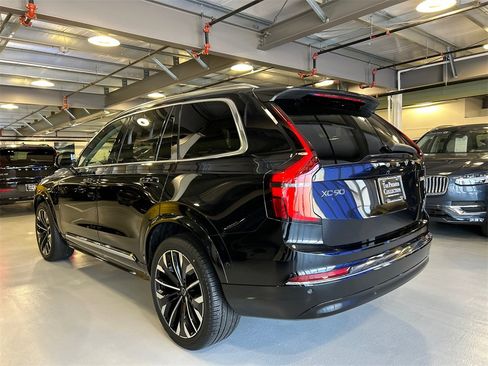 Certified 2025 Volvo XC90 B6 Plus image 4