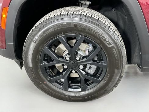 Used 2024 Jeep Grand Cherokee Altitude image 31