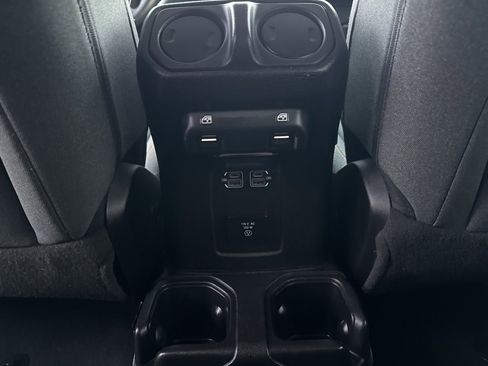 Used 2025 Jeep Wrangler Sahara image 16