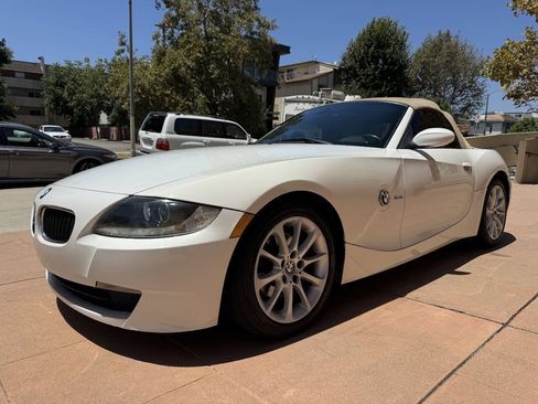 Used 2006 BMW Z4 3.0i RWD image 25