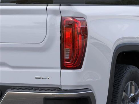 New 2026 GMC Sierra 1500 SLT image 11