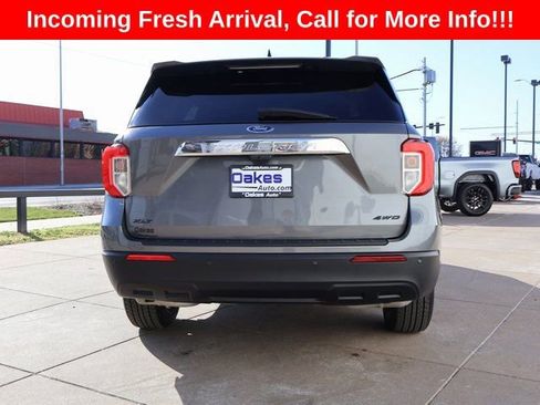Used 2023 Ford Explorer XLT image 6