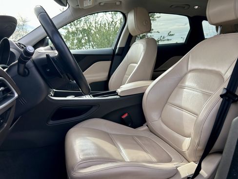 Used 2018 Jaguar F-PACE Prestige image 11