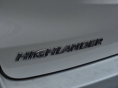Used 2019 Toyota Highlander XLE AWD/4WD image 30