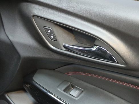 Used 2025 Chevrolet Trax RS image 9