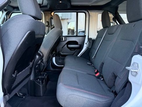 Used 2025 Jeep Wrangler Unlimited Rubicon AWD/4WD image 13