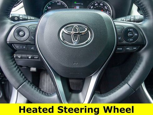 Used 2022 Toyota RAV4 XLE Premium AWD/4WD image 7