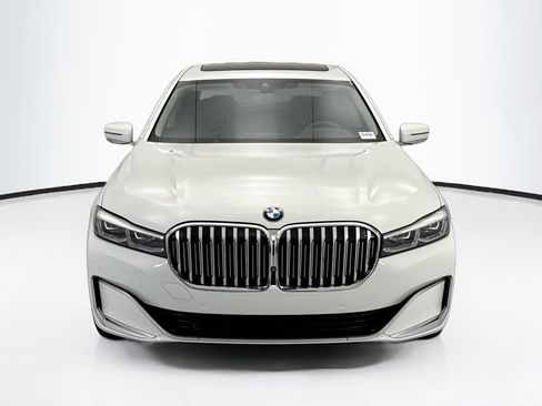 Used 2020 BMW 740i w/ Premium Package RWD image 2