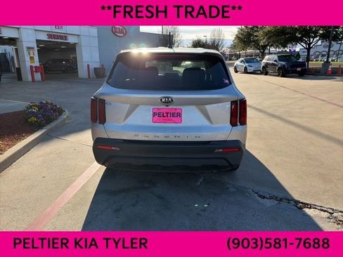 Used 2021 Kia Sorento LX image 10