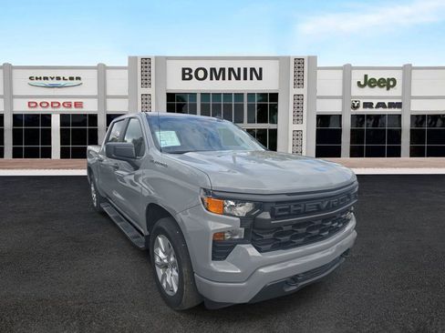Used 2024 Chevrolet Silverado 1500 Custom image 2