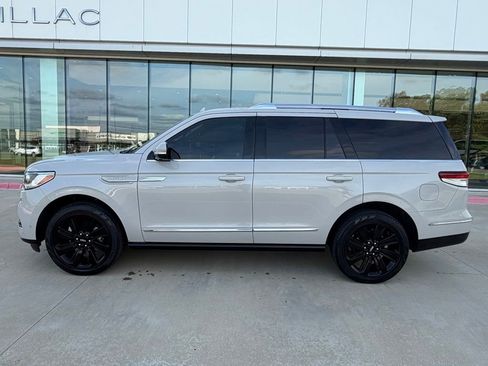Used 2024 Lincoln Navigator Reserve AWD/4WD image 2