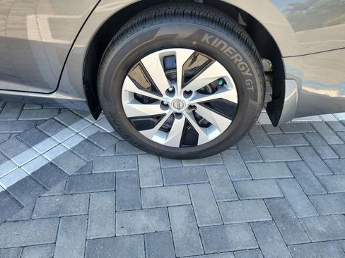 Used 2025 Nissan Altima 2.5 S FWD image 13