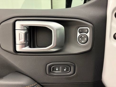 Used 2021 Jeep Wrangler Unlimited Sahara AWD/4WD image 25