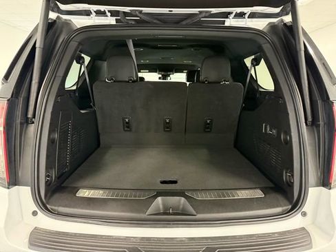 Used 2024 Chevrolet Suburban Premier image 9