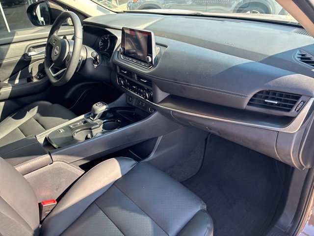 Used 2024 Nissan Rogue SV w/ SV Premium Package FWD image 12