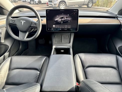 Used 2023 Tesla Model 3 Standard Range image 16