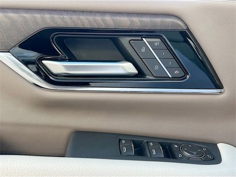 New 2026 GMC Yukon Denali w/ Denali Reserve Package image 13