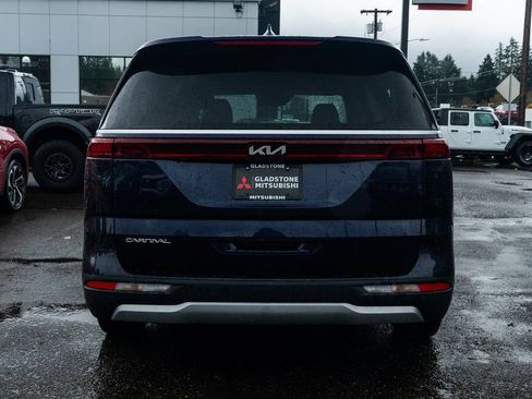 Used 2024 Kia Carnival LX FWD image 5